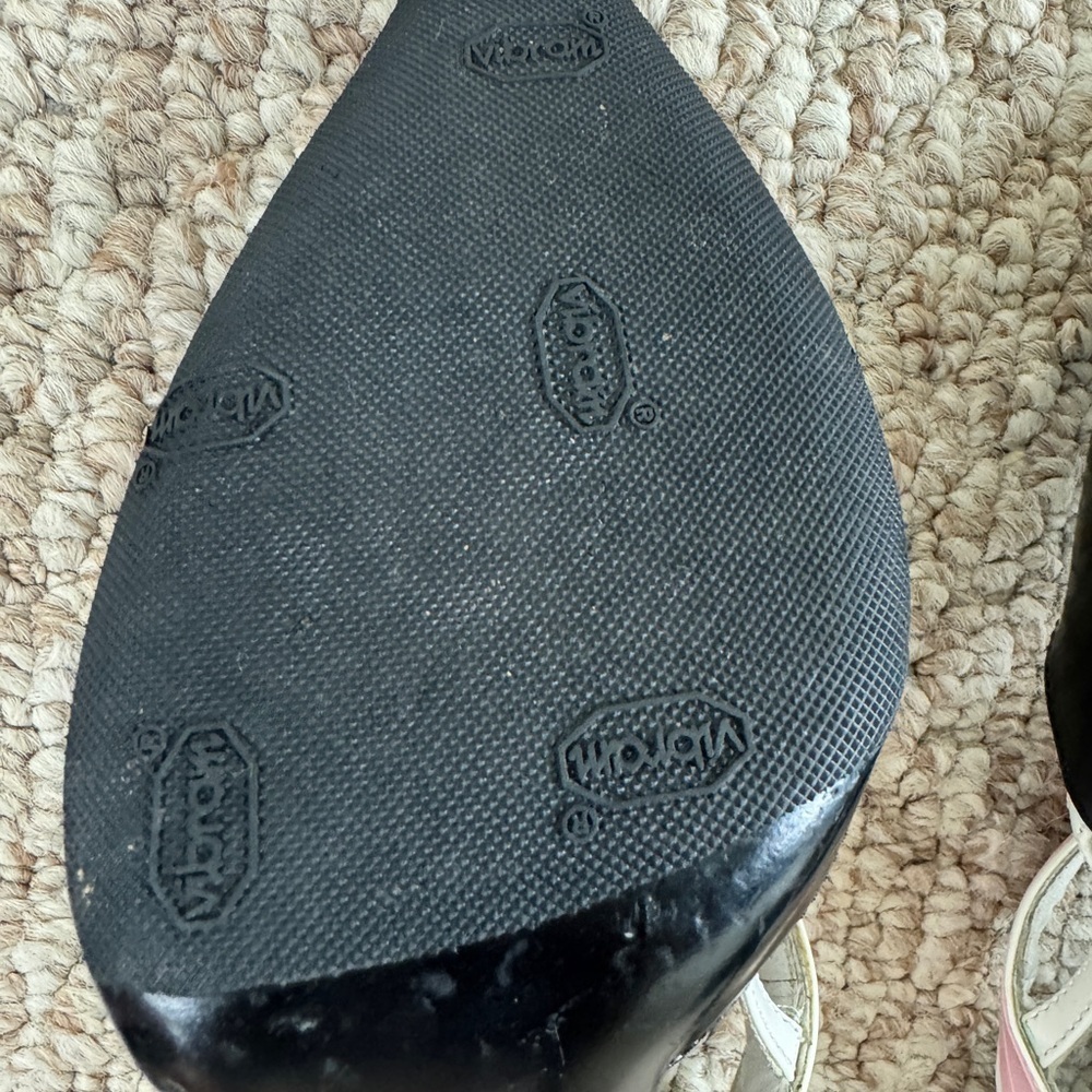 Prada
Mary Jane patent leather heels Size 36 1/2 - Picture 9 of 11